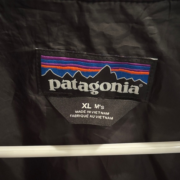 Patagonia Men's Dark Quilted Vest - Picture 2 of 3